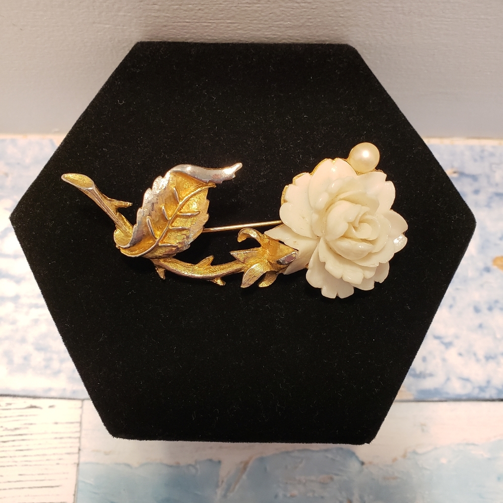 Vintage Marvella Flower Brooch